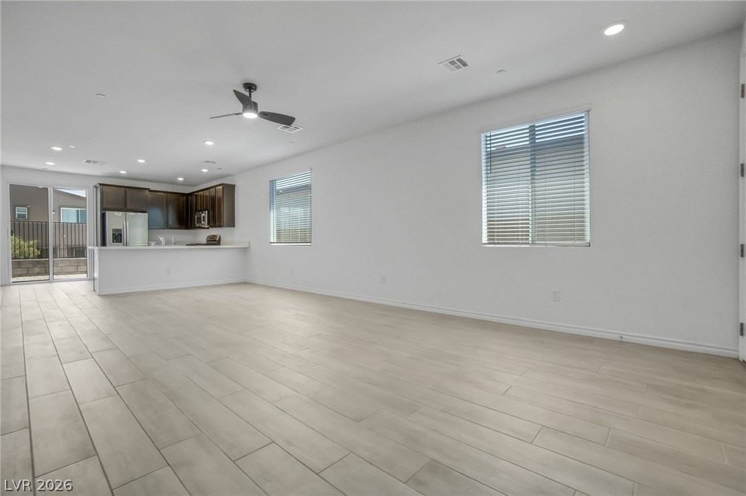 9770 Redwood Cascade St - Photo 5 of 38