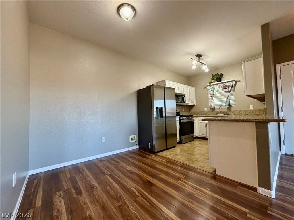 5650 E Sahara Ave #2024 - Photo 4 of 24