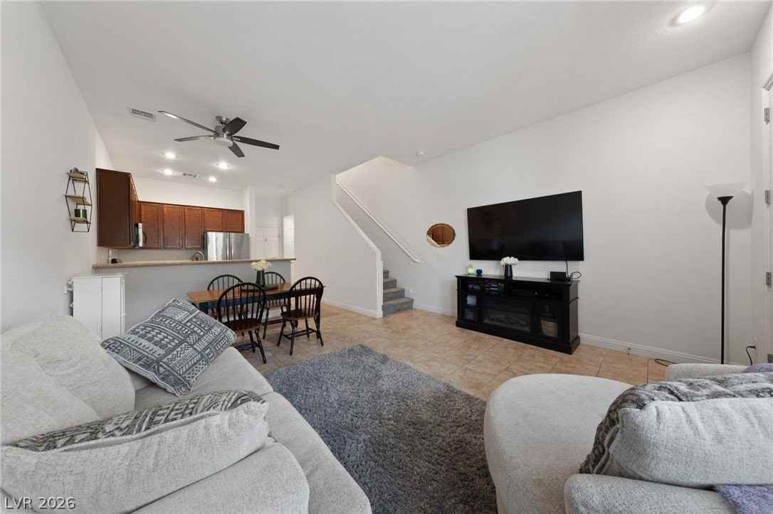 7544 Nicklin St - Photo 6 of 27