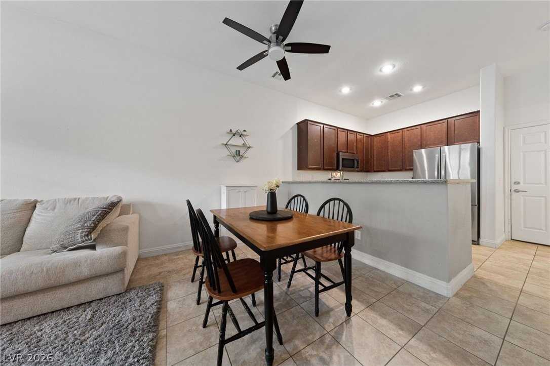 7544 Nicklin St - Photo 7 of 27