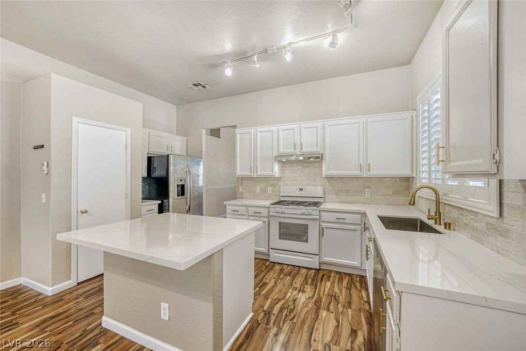 5228 Boca Del Mar St - Photo 2 of 21