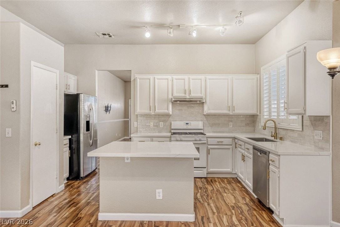 5228 Boca Del Mar St - Photo 3 of 21