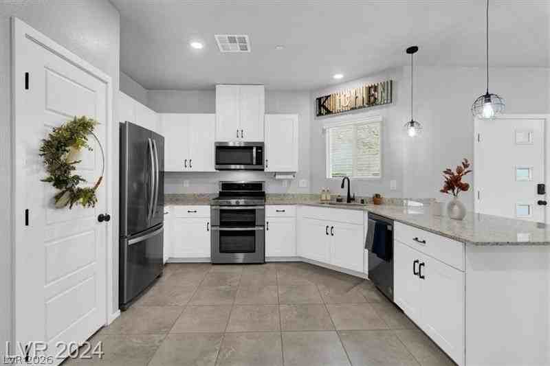 7481 Moonglade St - Photo 4 of 36