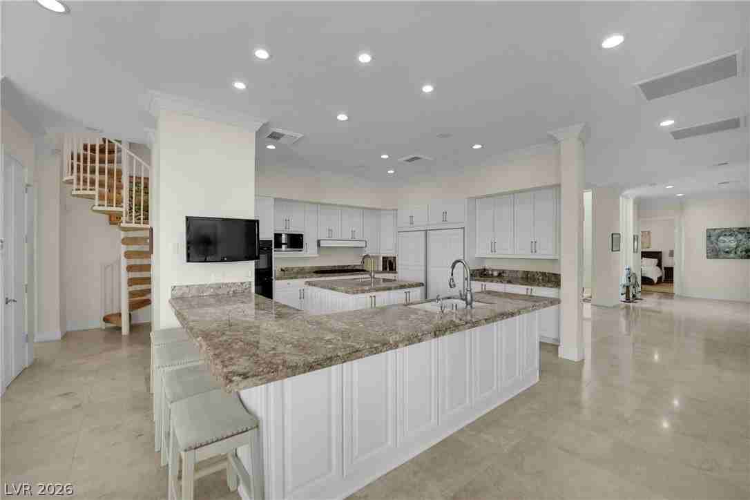 8909 Greensboro Ln - Photo 6 of 50