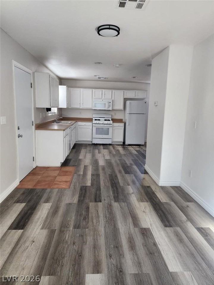 5150 Starter Ave - Photo 2 of 5