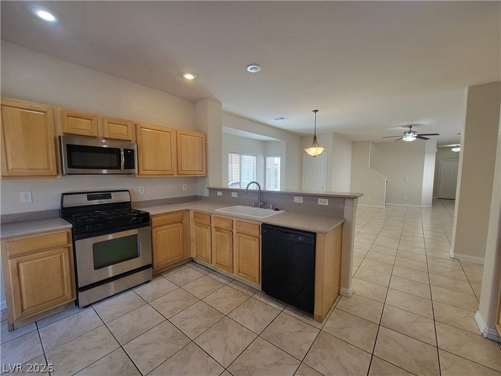 8458 Pico Rivera Ave - Photo 7 of 41