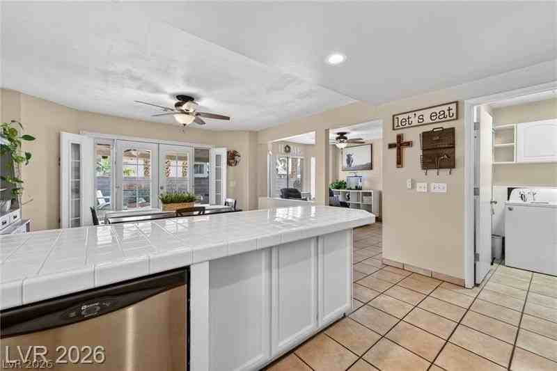 930 Plantation Acres St - Photo 7 of 33