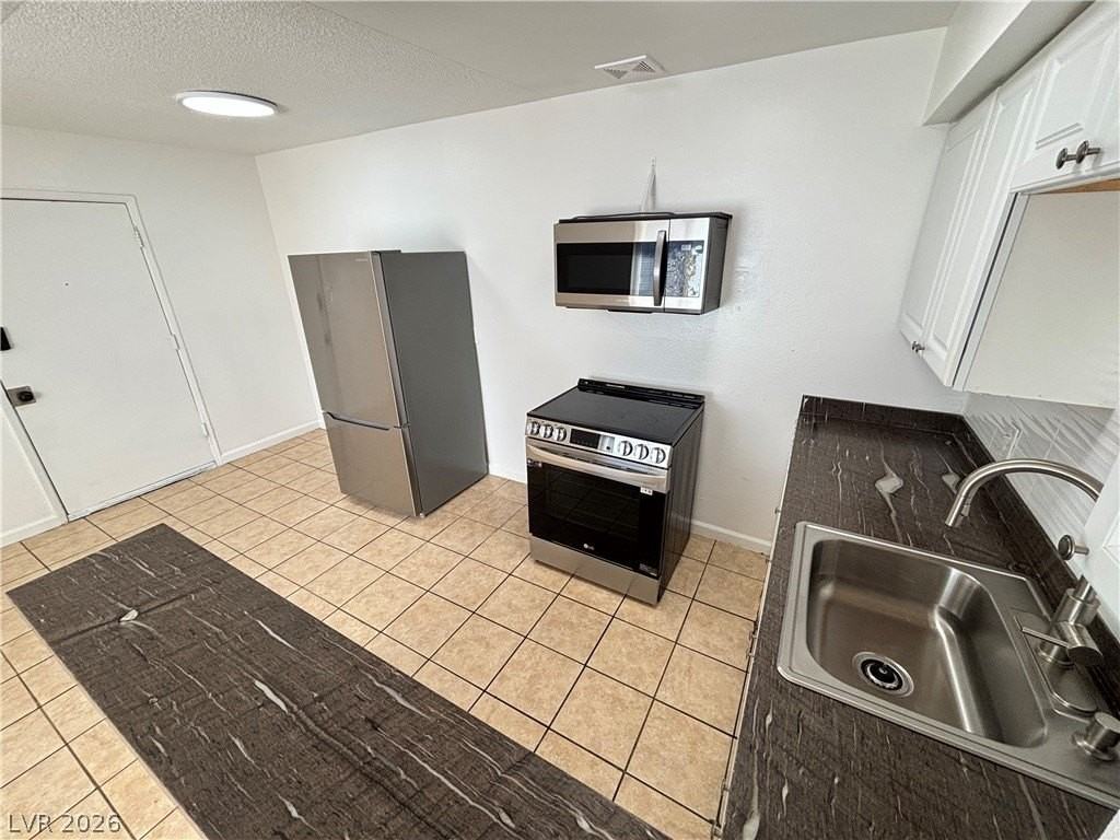 239 W Philadelphia Ave #6 - Photo 5 of 10