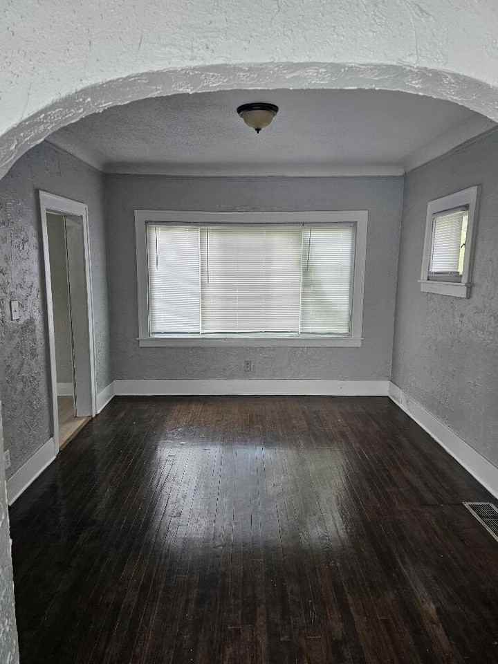 16583 Archdale St - Photo 2 of 9