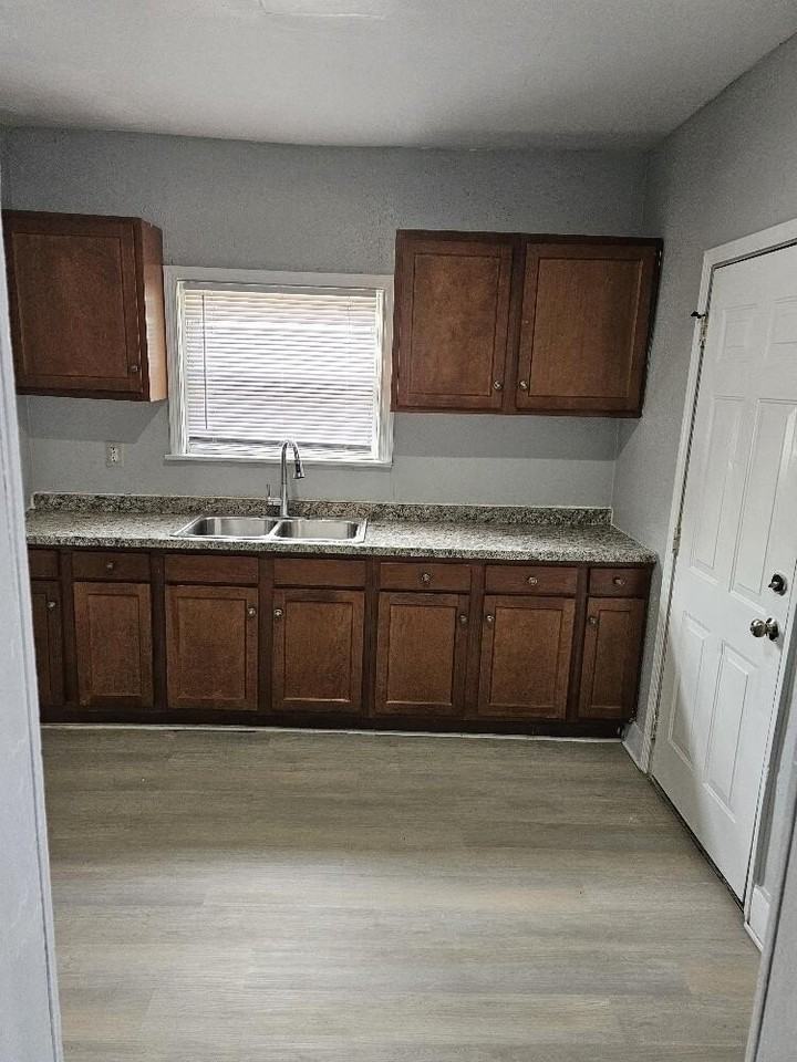 16583 Archdale St - Photo 3 of 9