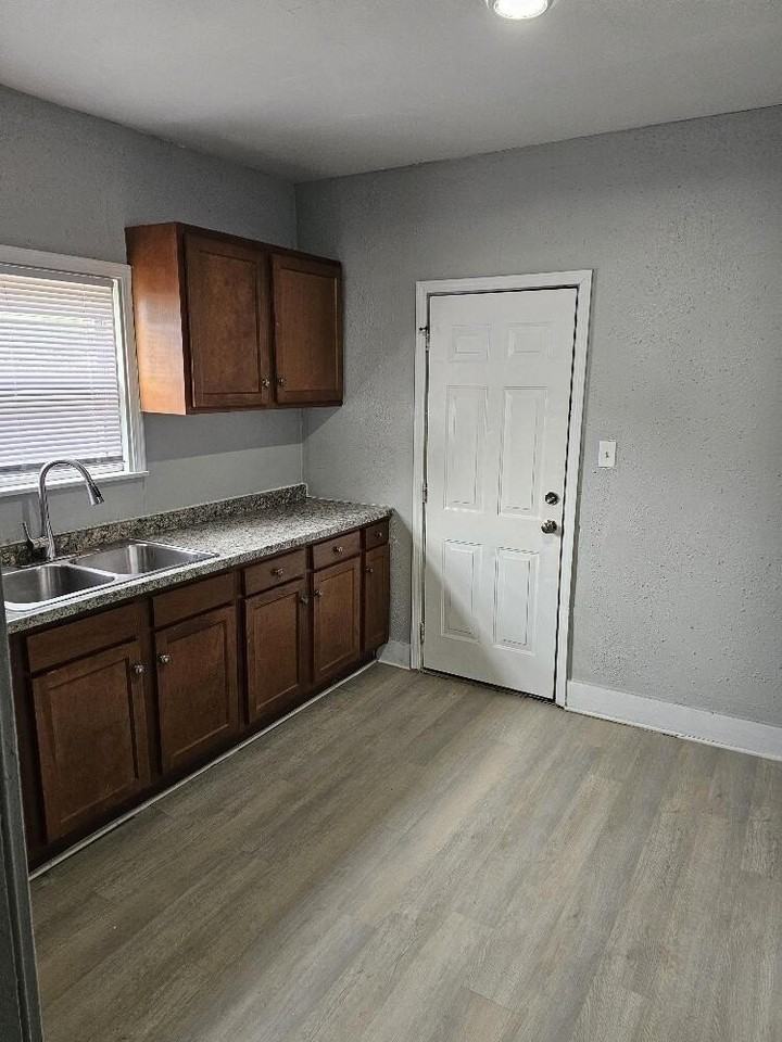 16583 Archdale St - Photo 6 of 9