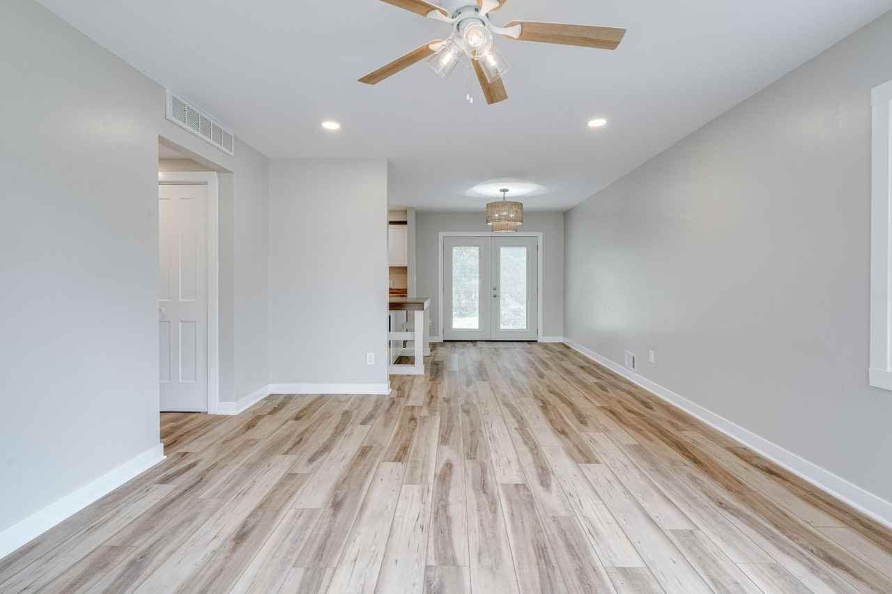 1334 Miller Ave - Photo 4 of 39