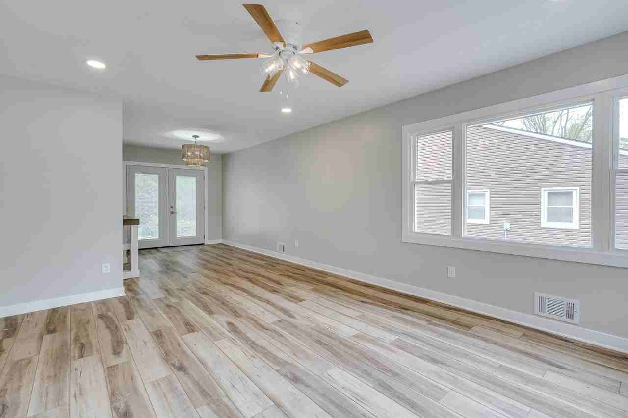 1334 Miller Ave - Photo 5 of 39
