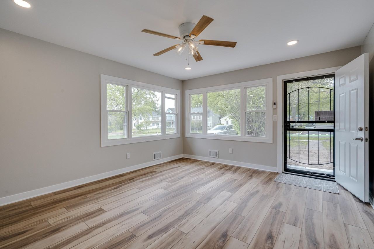 1334 Miller Ave - Photo 6 of 39