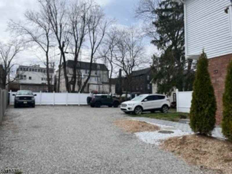 48 Trinity St - Photo 3 of 43