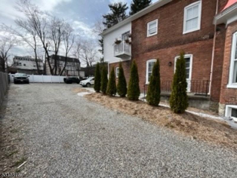 48 Trinity St - Photo 4 of 43
