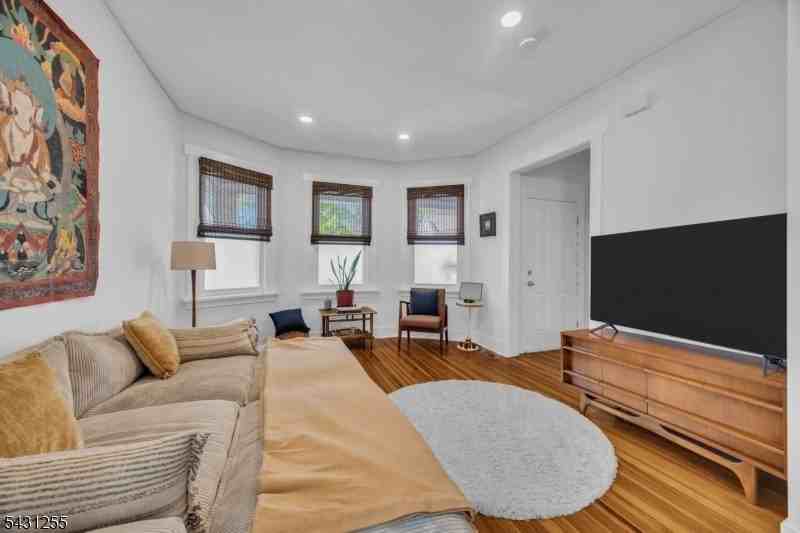 10 Vermont St - Photo 5 of 22