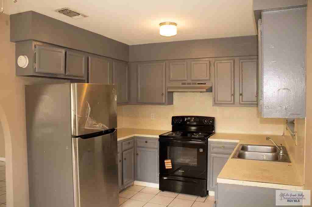 15 Corine Cir - Photo 3 of 9