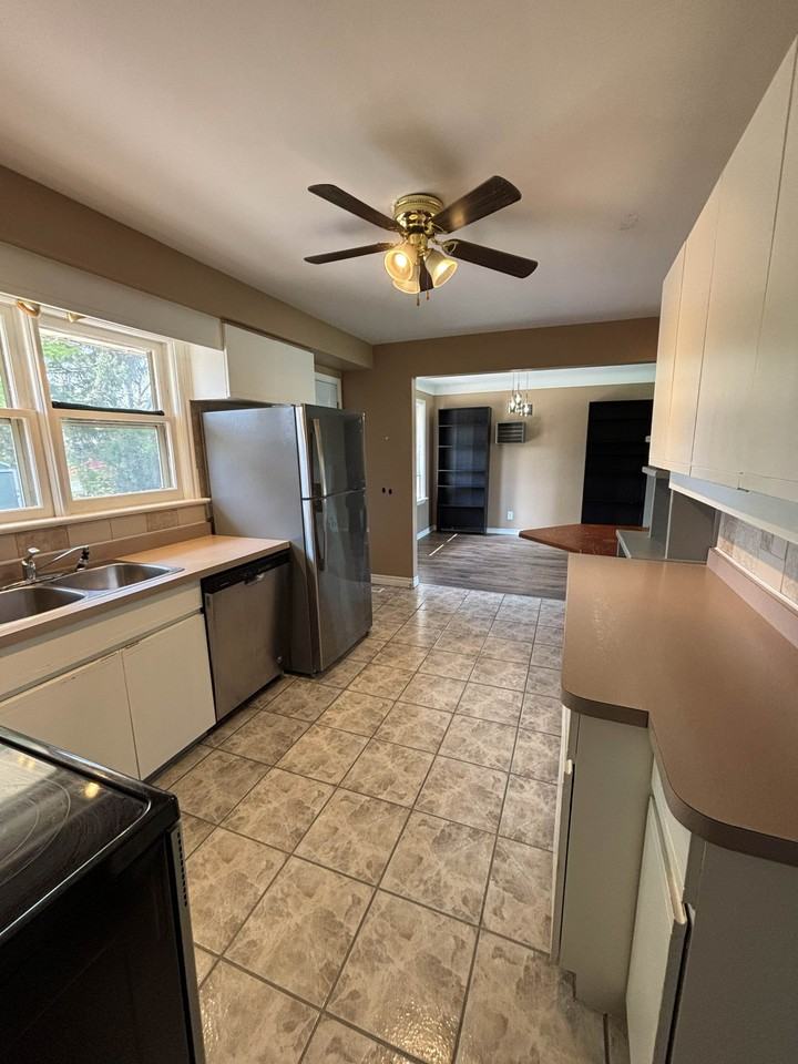 837 Cathcart Blvd #1 - Photo 4 of 17