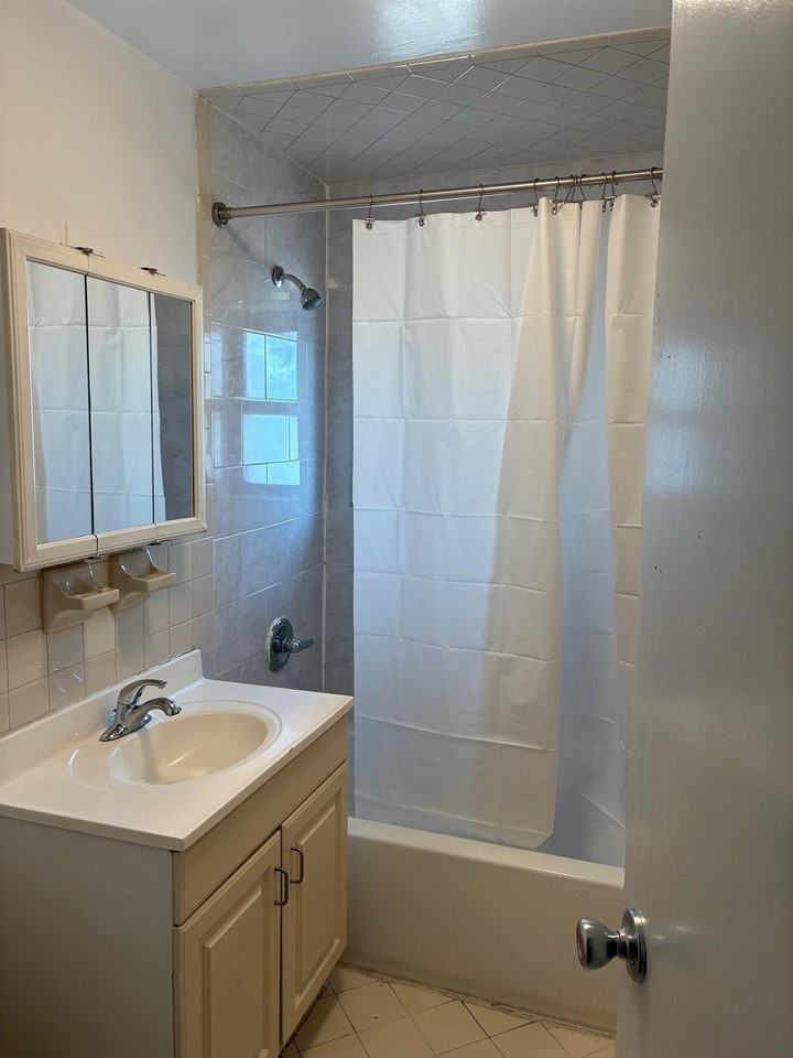 1677 Kennedy Blvd - Photo 5 of 7