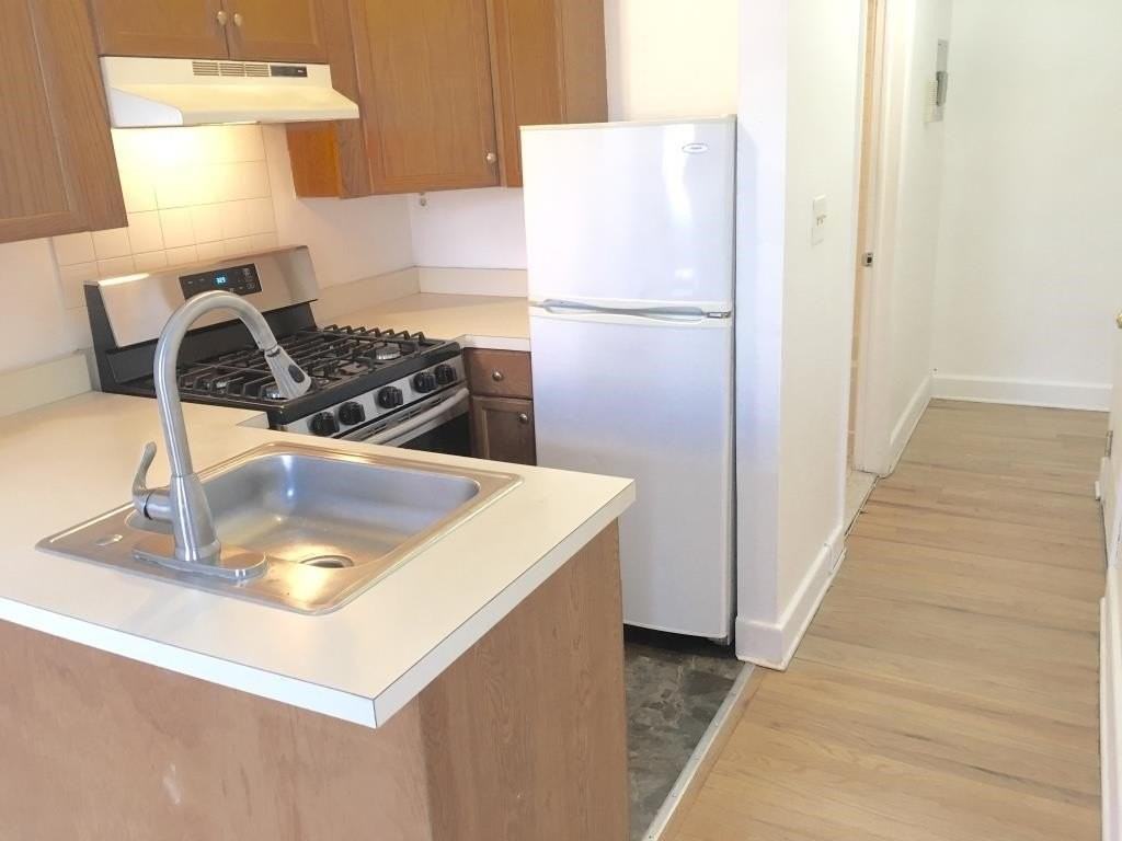 283 Monmouth St - Photo 2 of 11