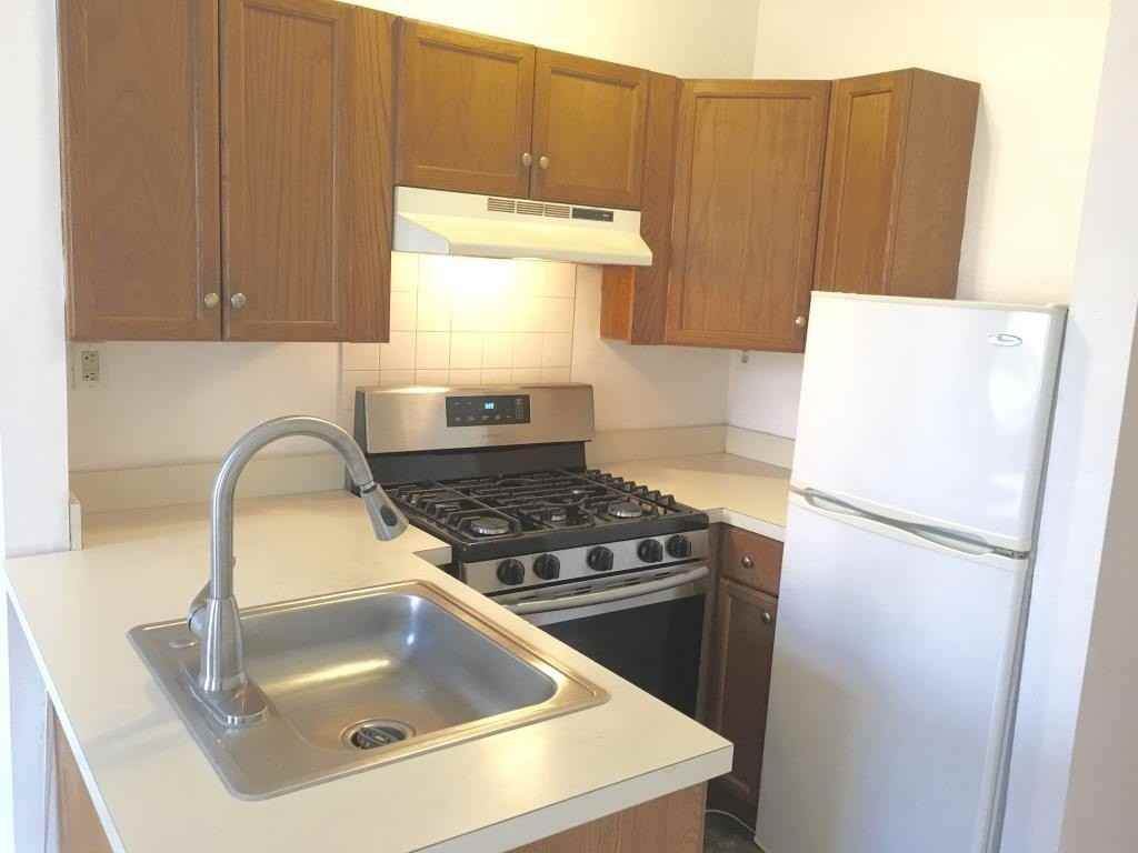 283 Monmouth St - Photo 3 of 11