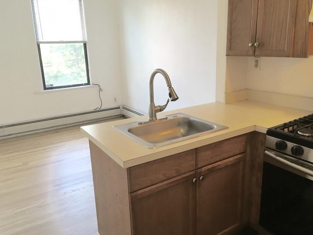 283 Monmouth St - Photo 5 of 11