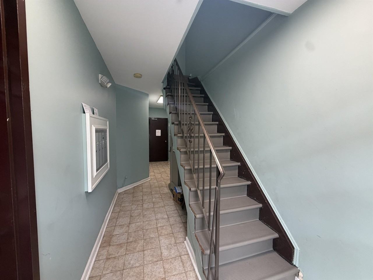 433 2nd St #2 - Photo 3 of 12