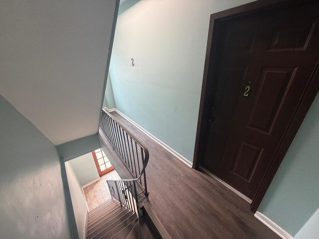 433 2nd St #2 - Photo 4 of 12
