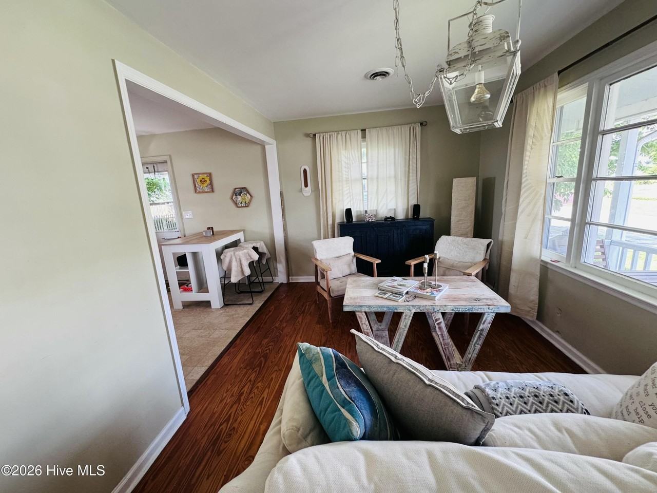 209 S Walnut St - Photo 5 of 18