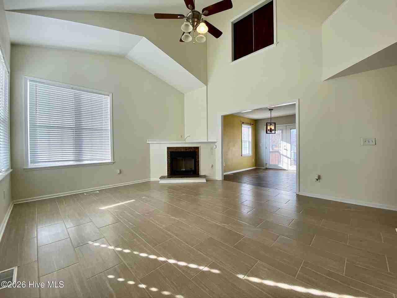 209 Oyster Ln - Photo 4 of 27