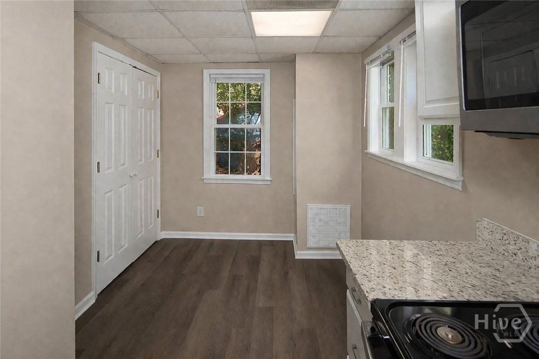 471 E Montgomery St - Photo 3 of 14