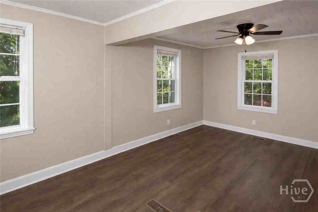 471 E Montgomery St - Photo 5 of 14