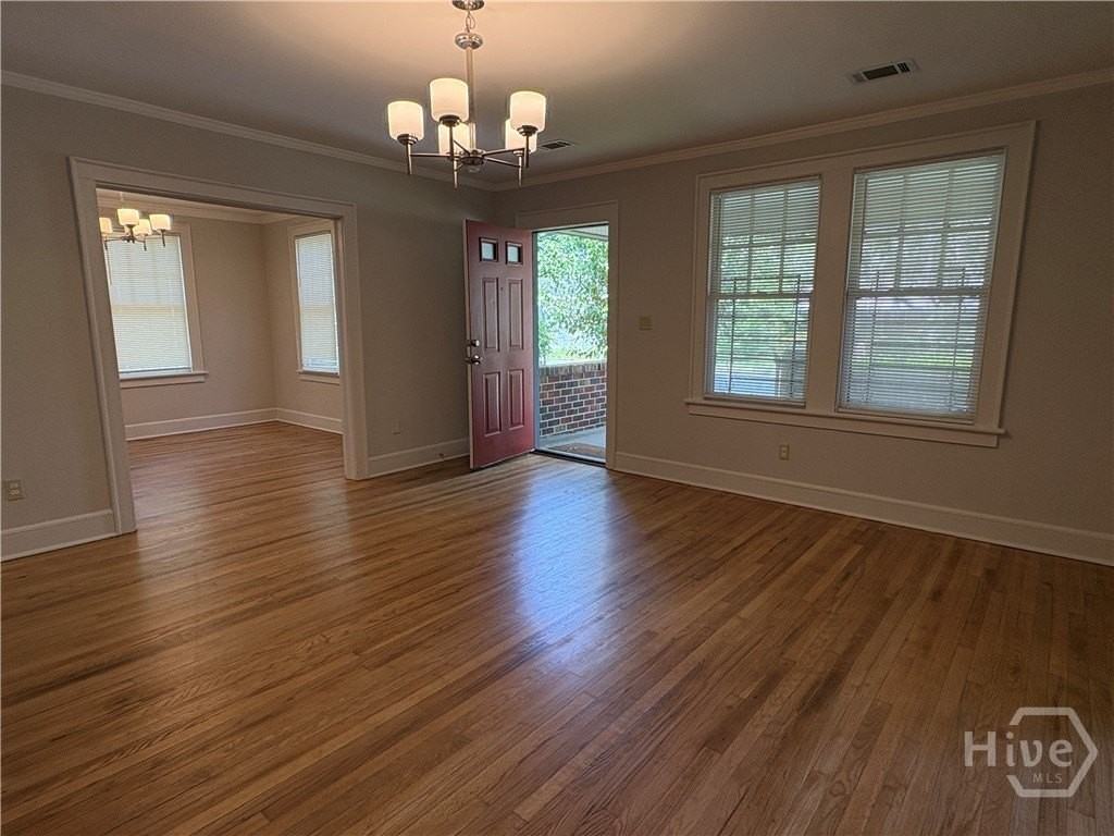 809 E 32nd St - Photo 3 of 13