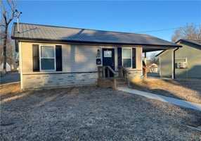 featured image of 1239 N Ash St