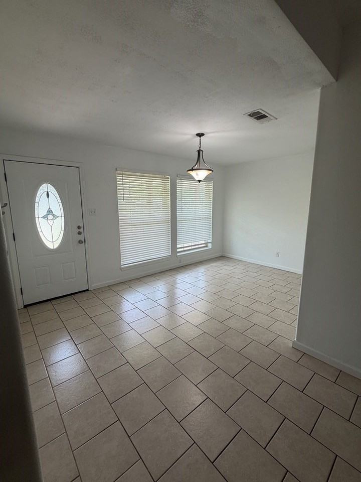 133 Willow Way - Photo 2 of 12