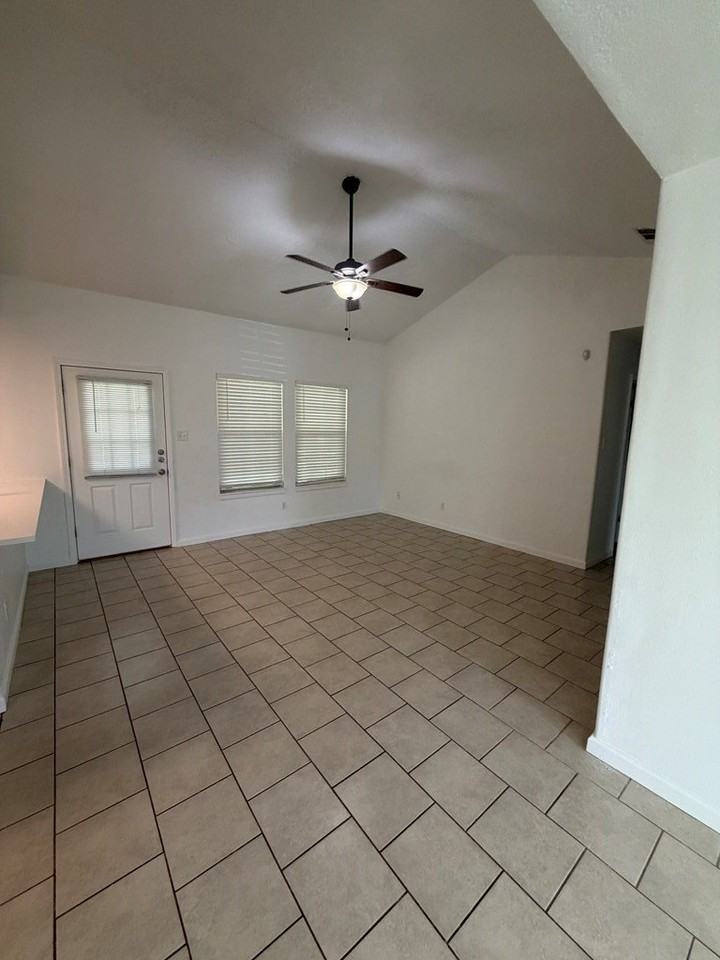 133 Willow Way - Photo 3 of 12