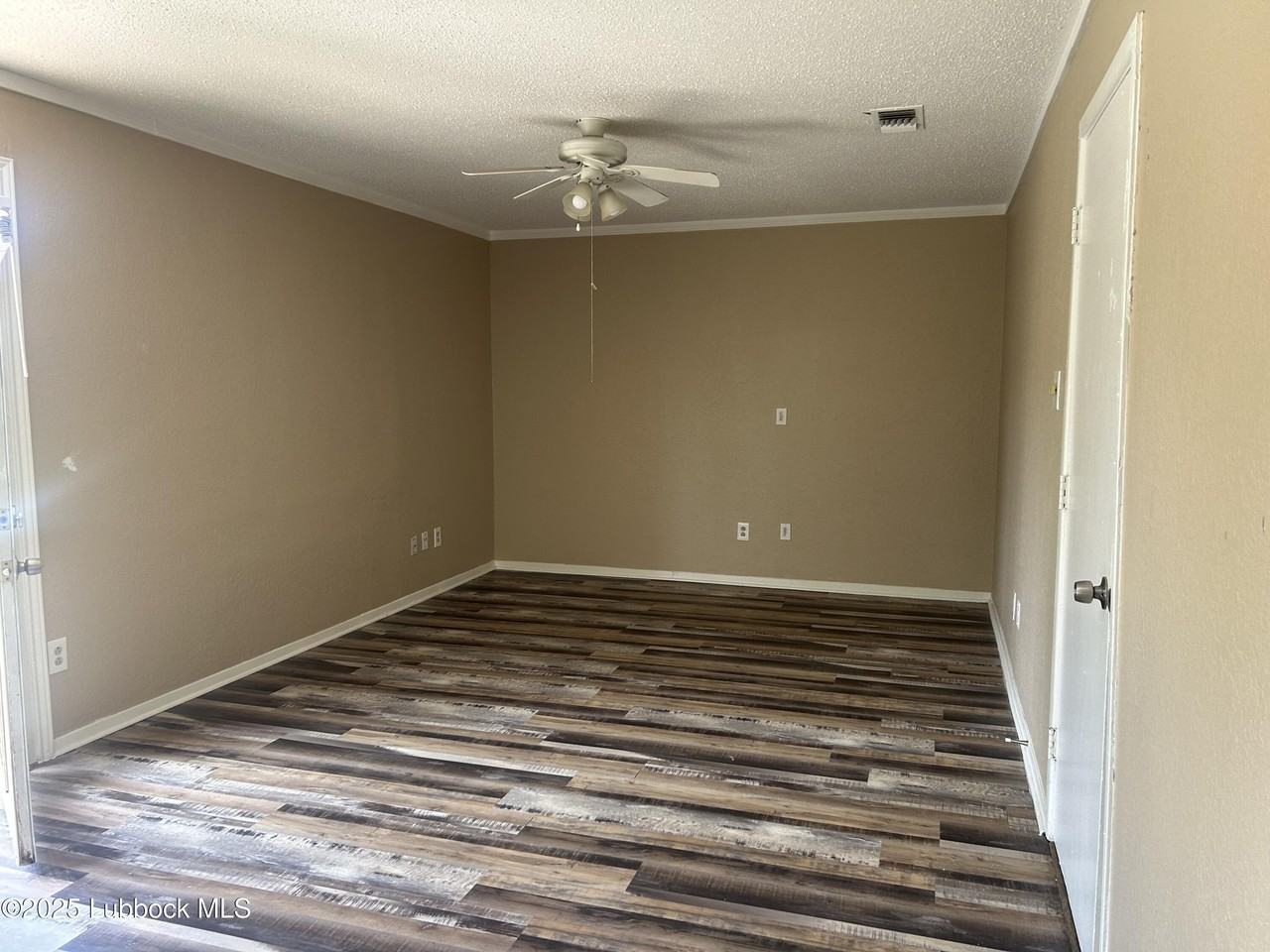 4823 53rd St - Photo 5 of 15