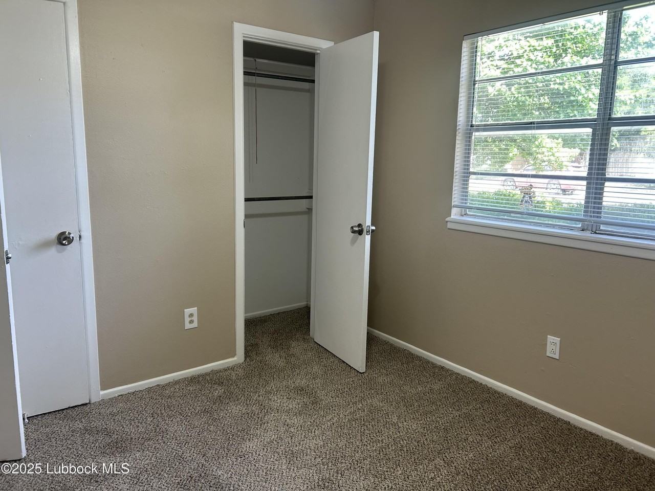 4823 53rd St - Photo 6 of 15