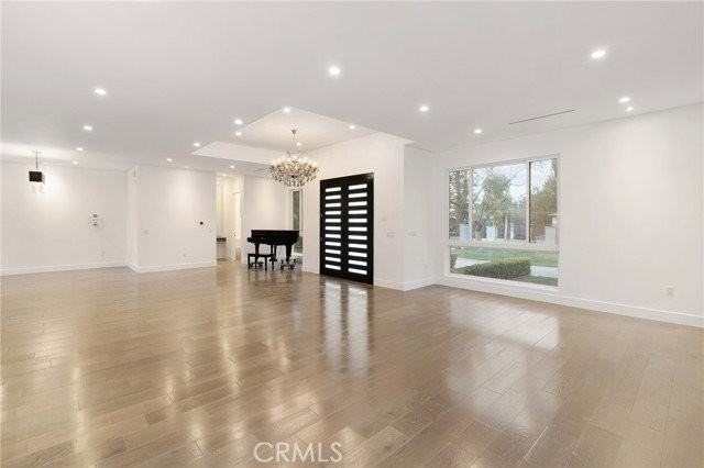 22904 Calvert St - Photo 3 of 8