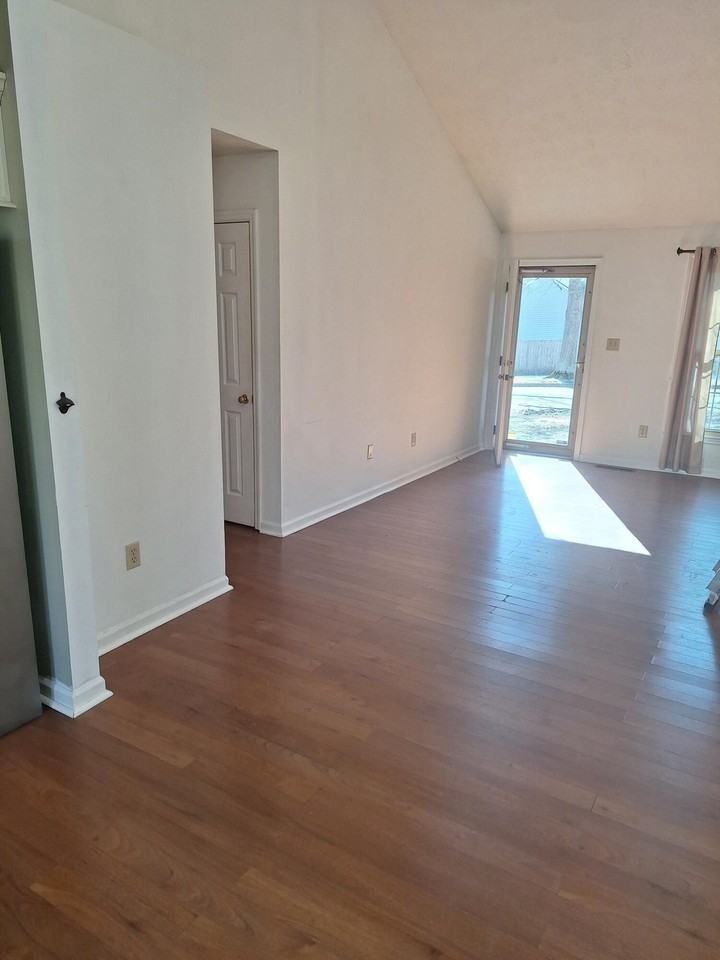 1717 Brook Park Dr - Photo 2 of 12