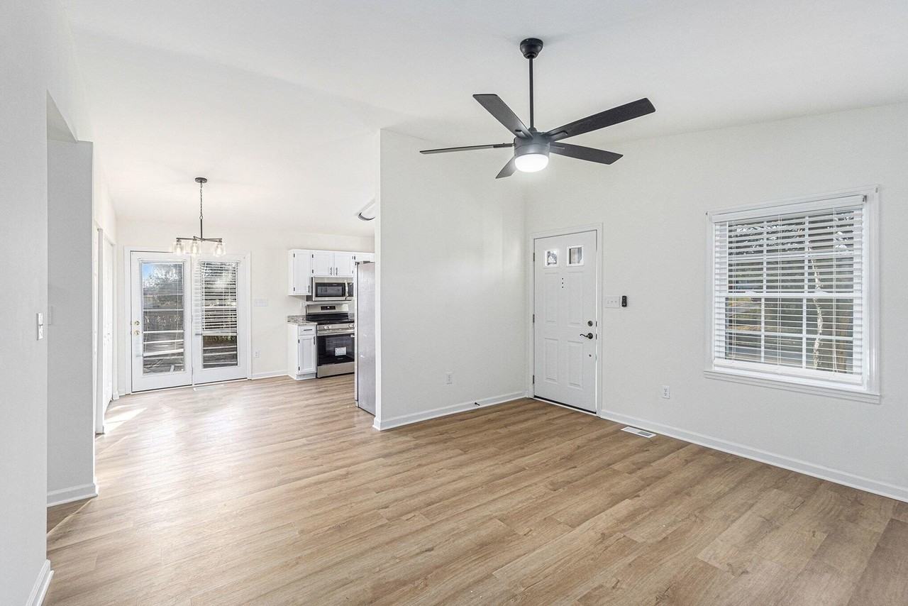 3126 Arrowhead Dr - Photo 5 of 17