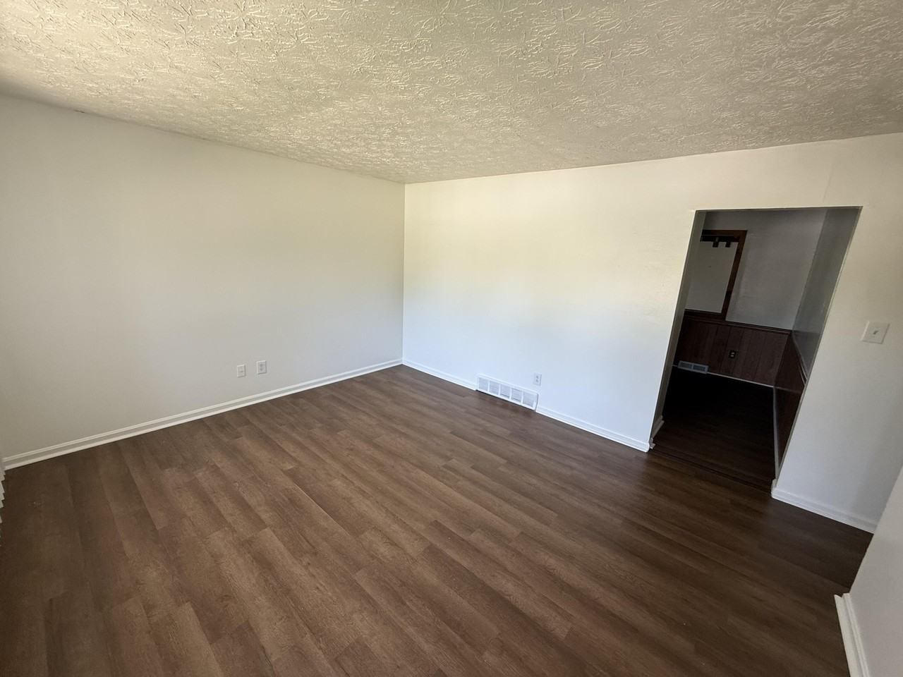 2653 Twinbrooke Ln - Photo 2 of 16