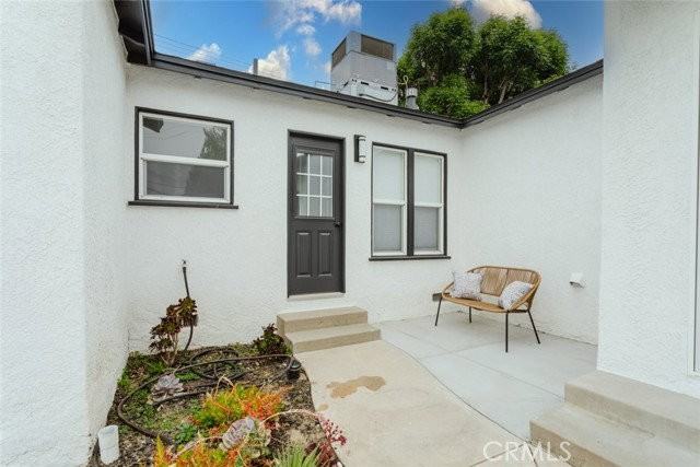 6438 Lindley Ave - Photo 5 of 8