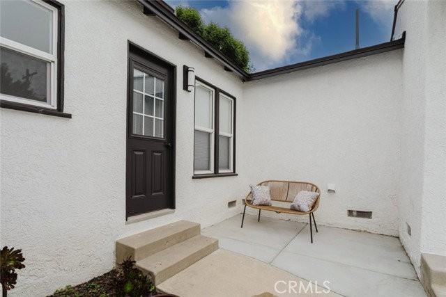 6438 Lindley Ave - Photo 6 of 8