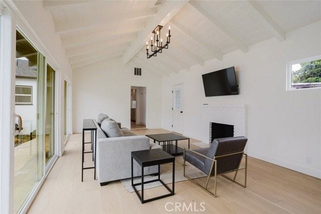 6438 Lindley Ave - Photo 7 of 8