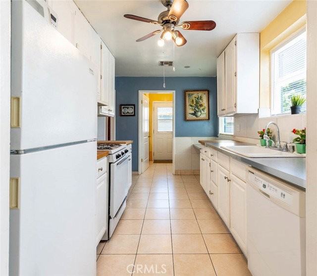 4444 Tujunga Ave - Photo 7 of 8