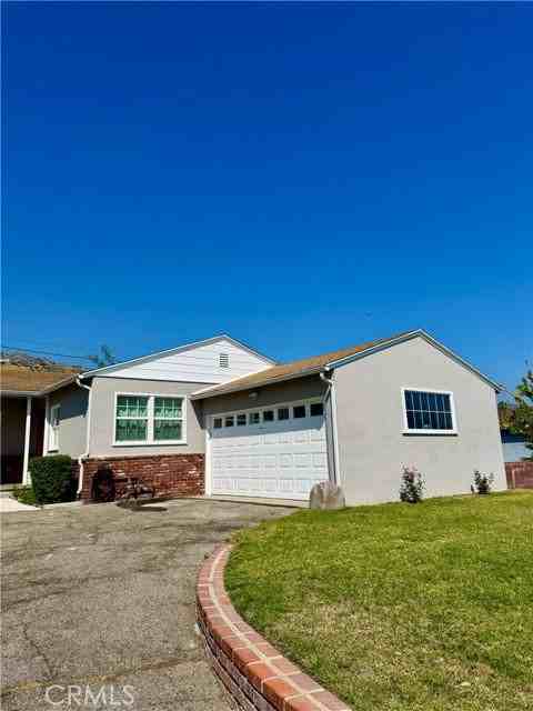 2618 N 6th St - Photo 2 of 8
