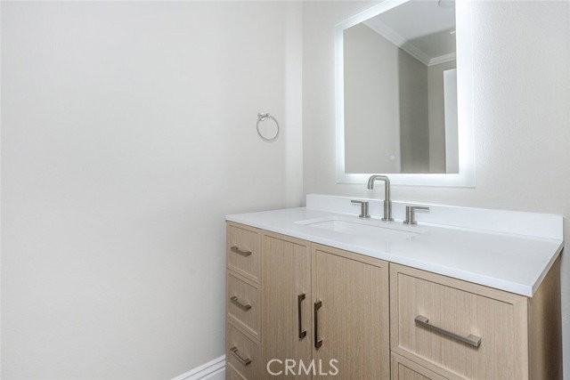 2345 Montrose Ave #8 - Photo 3 of 8
