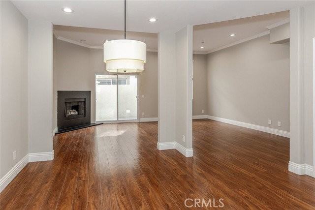 2345 Montrose Ave #8 - Photo 6 of 8